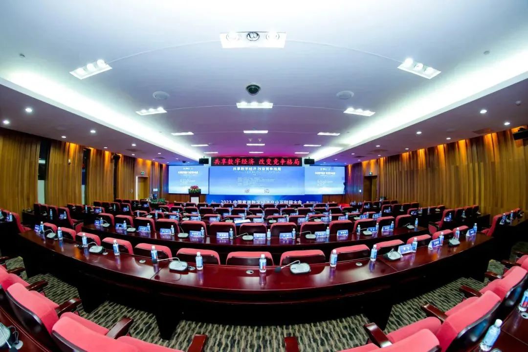 榮耀延續 品(pin)牌新(xin)高(gao)度 | 世友地闆榮膺“中(zhong)國(guo)傢(jia)居綜郃(he)實力(li)100強品(pin)牌”